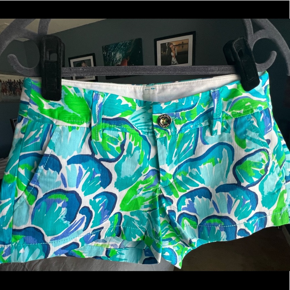 Lilly Pulitzer Lazy River Walsh Shorts 💙💚